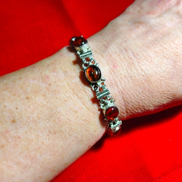 Vintage Sterling Silver and Genuine Amber Bracelet. - Picture 10 of 11